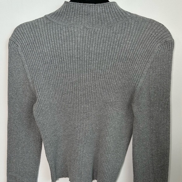 American Eagle Long-Sleeve Ribbed Mock Neck Top - Picture 4 of 6